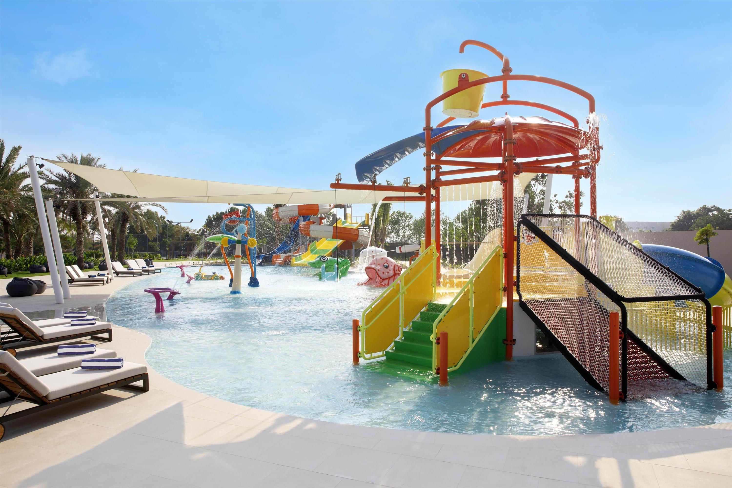 حوض السباحة