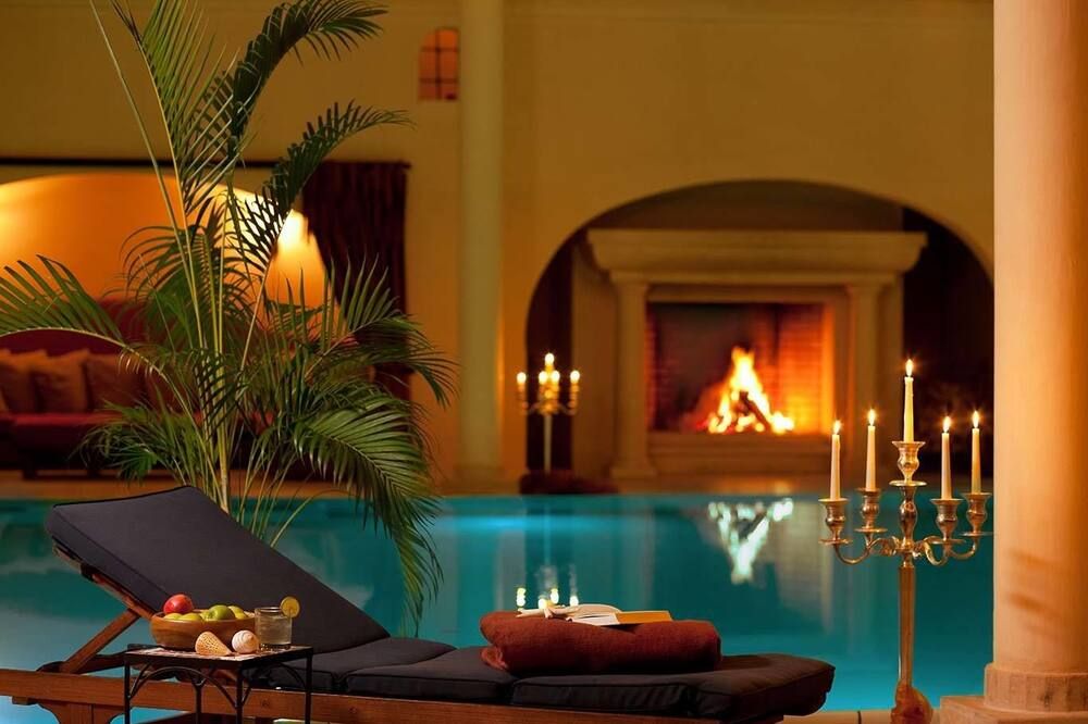 حوض السباحة