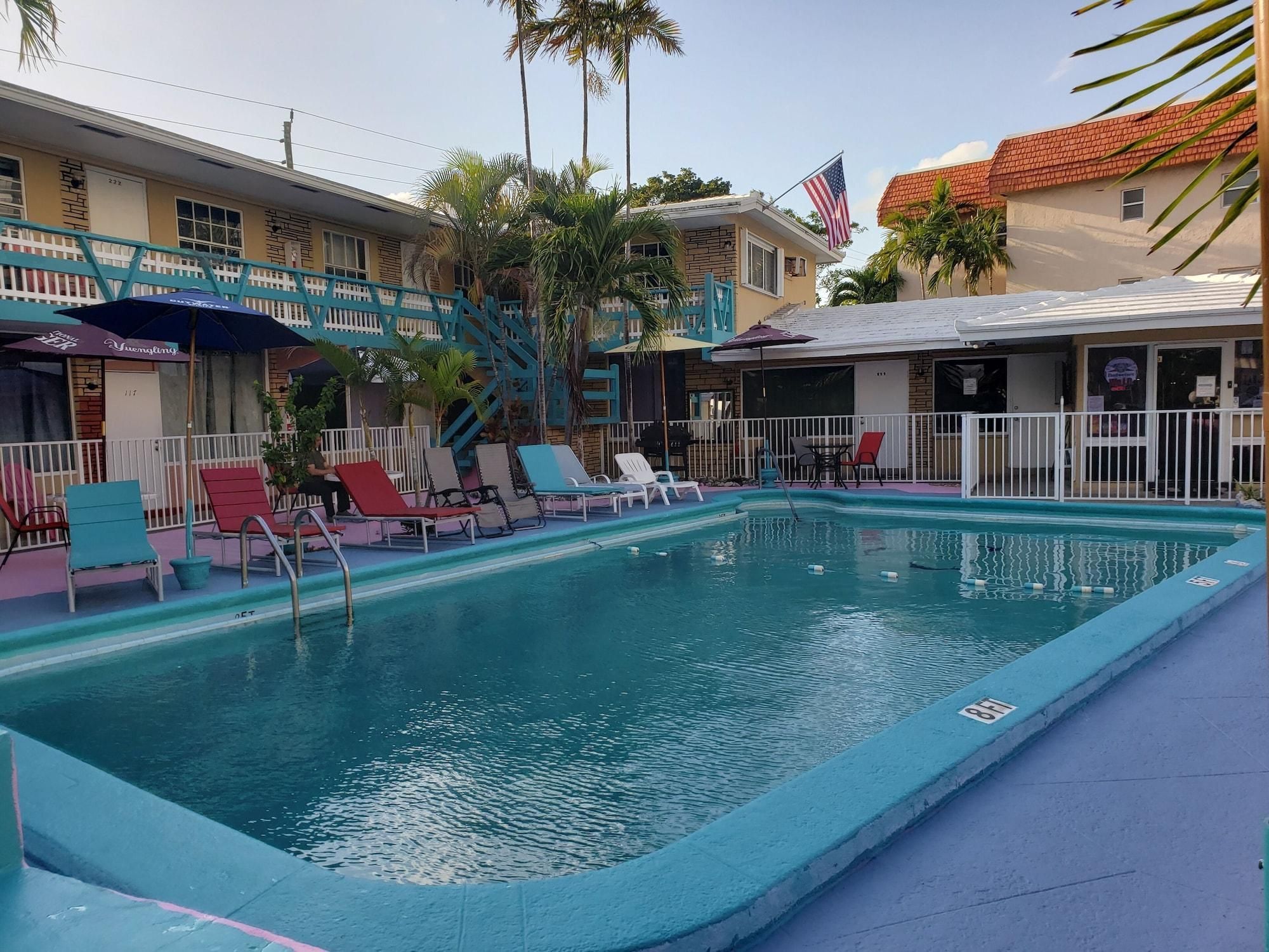 حوض السباحة