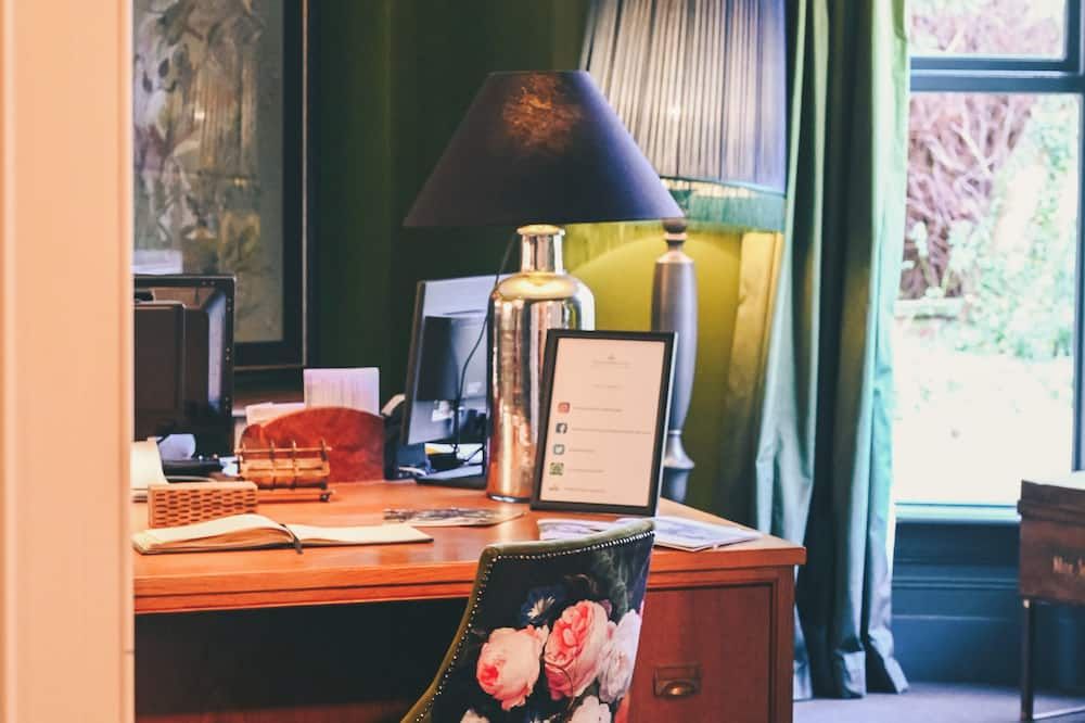 آخر