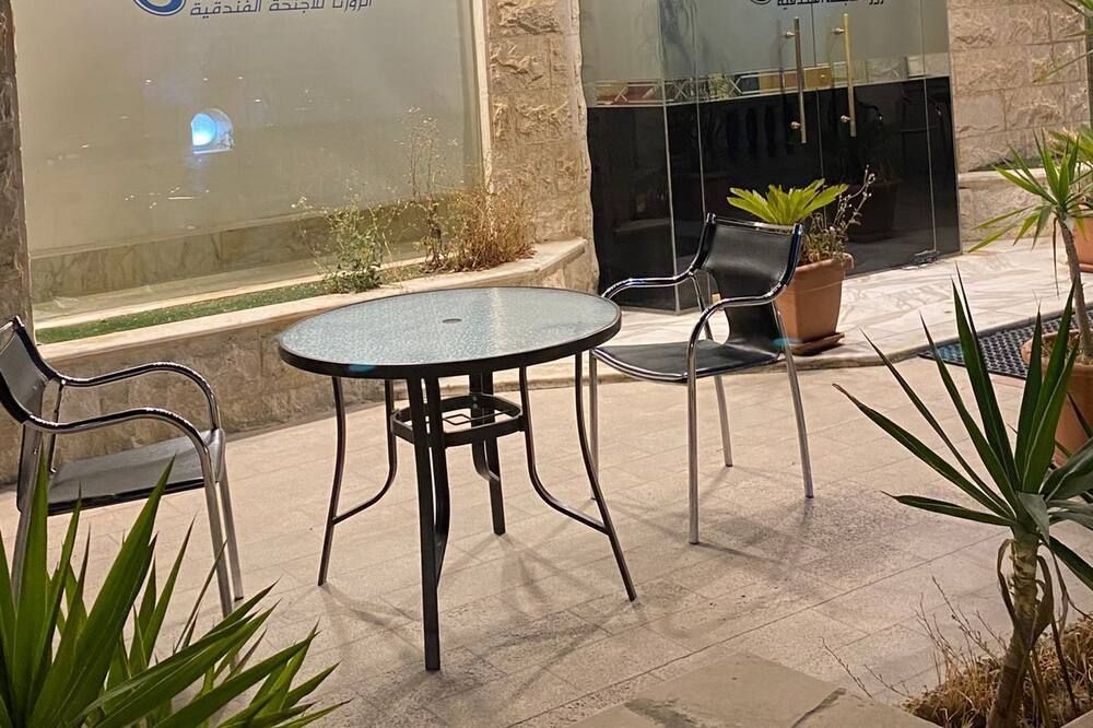 شرفة مرصوفة