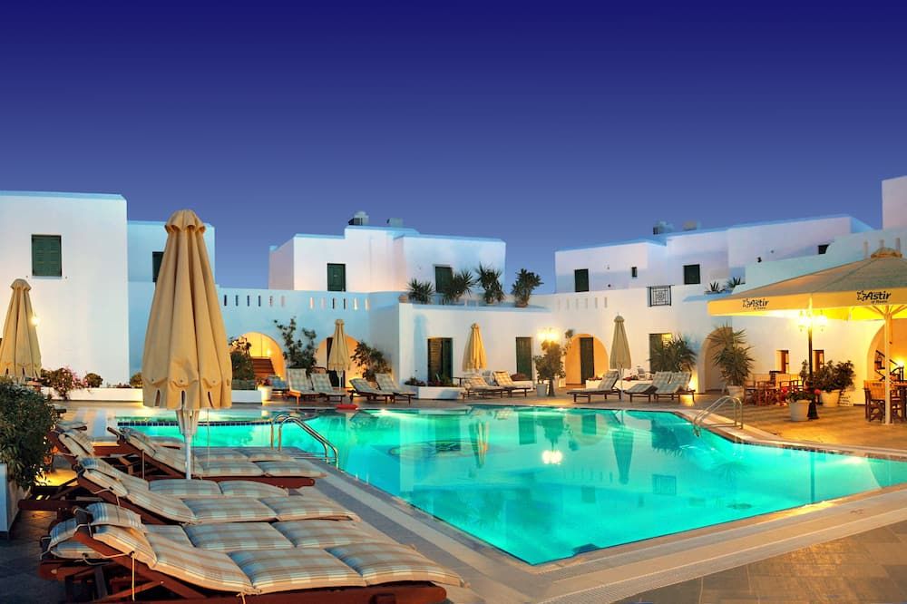 حوض السباحة صورة