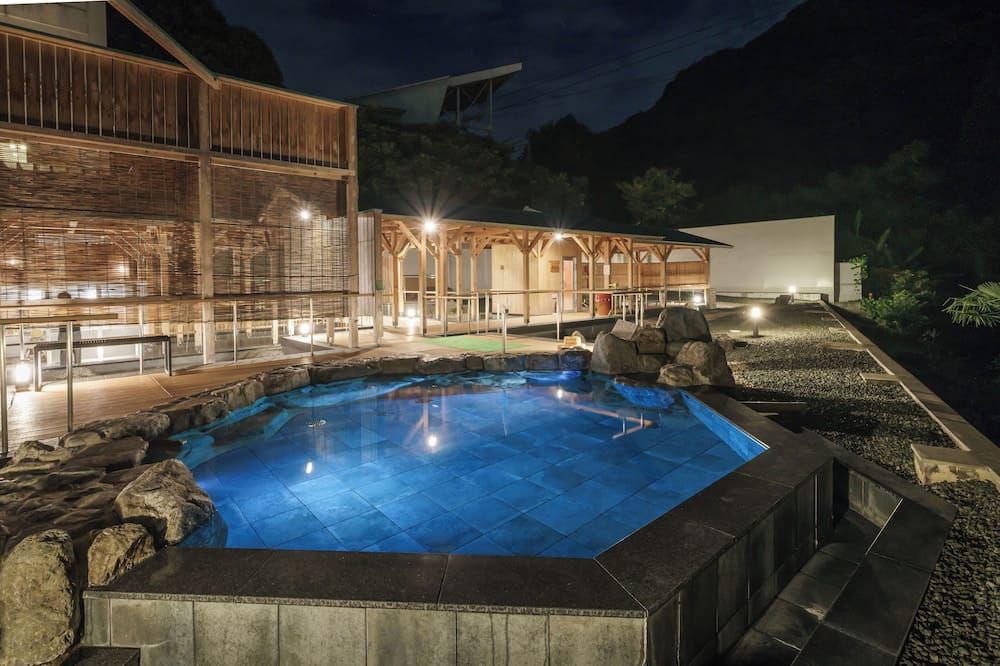 حوض السباحة صورة