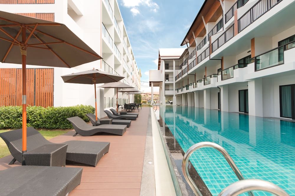 حوض السباحة صورة