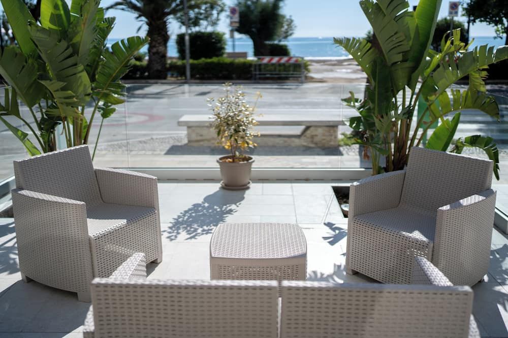 شرفة مرصوفة صورة