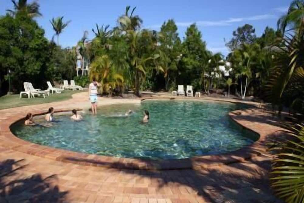 حوض السباحة صورة