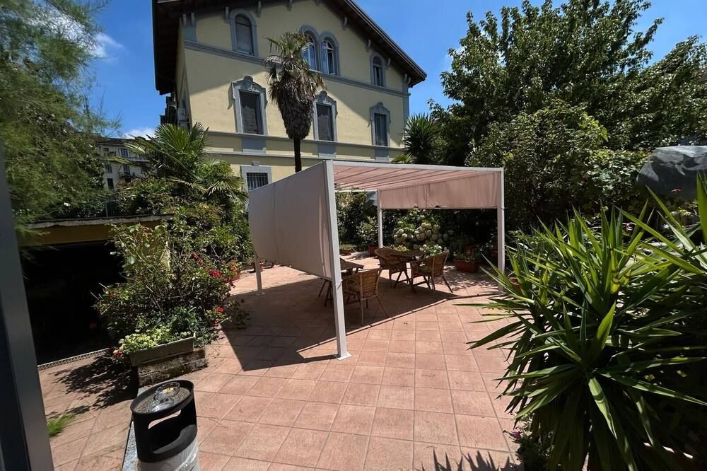 شرفة مرصوفة