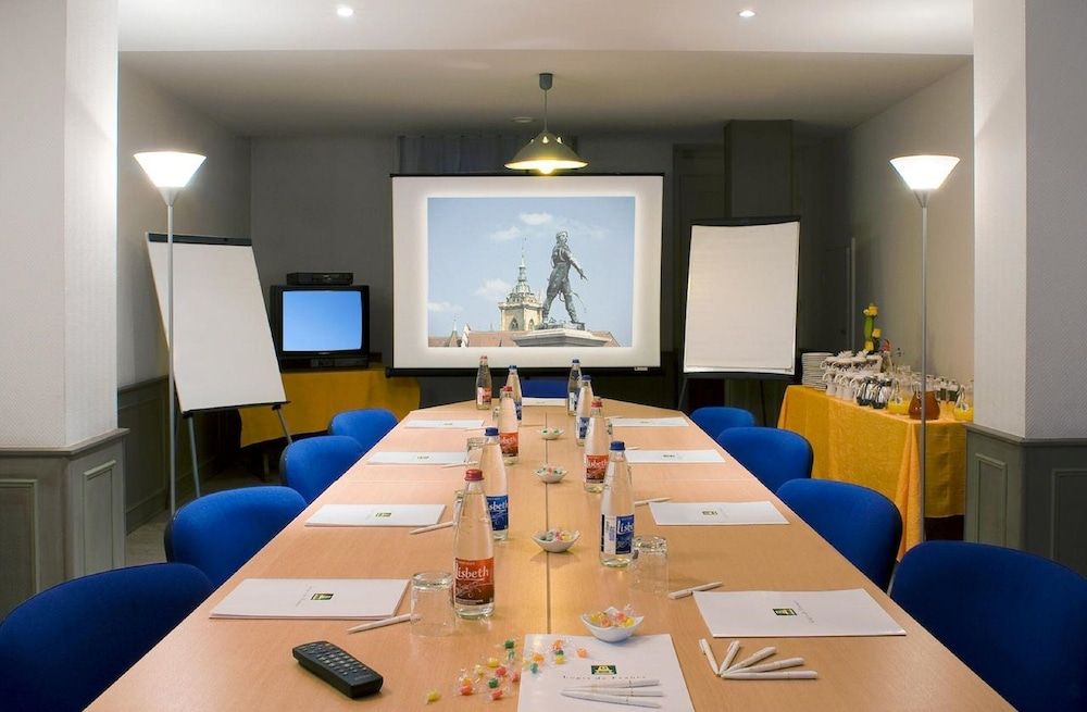 غرفة الاجتماعات