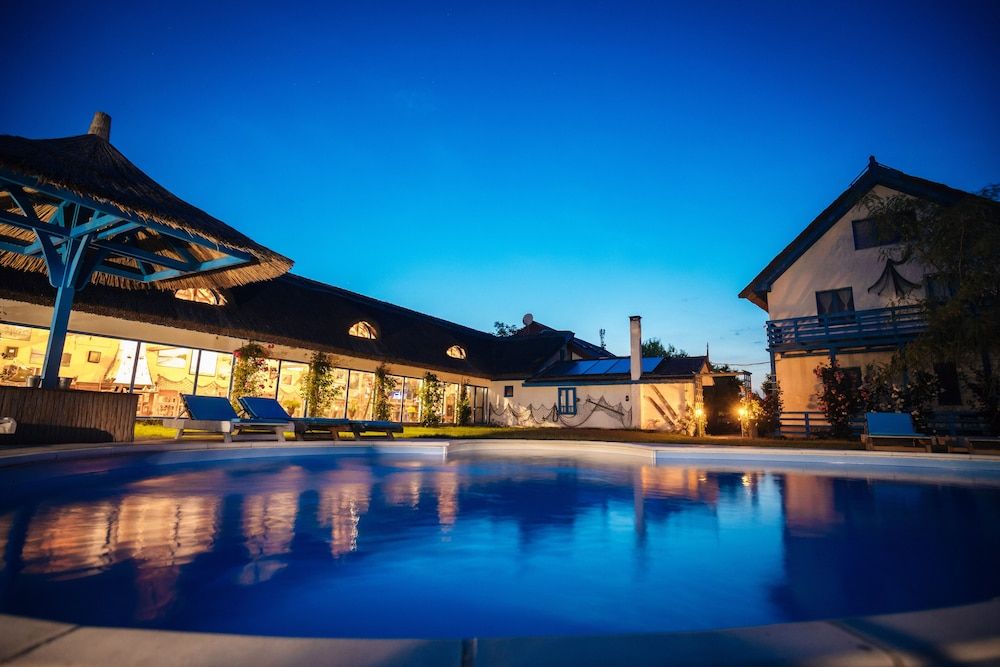 حوض السباحة صورة