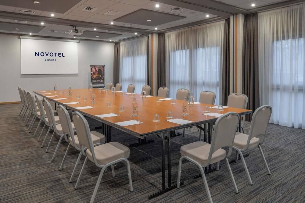 غرفة الاجتماعات