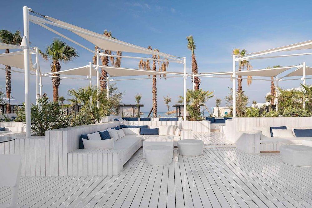 شرفة مرصوفة