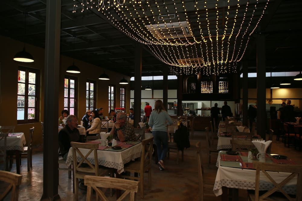 مطعم