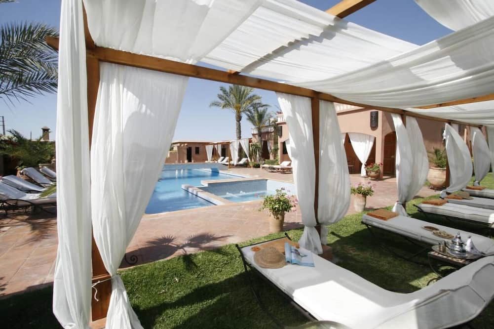 حوض السباحة صورة