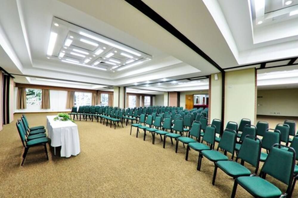 غرفة الاجتماعات