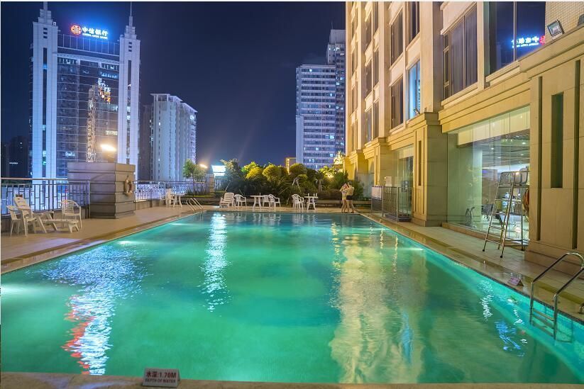 حوض السباحة صورة
