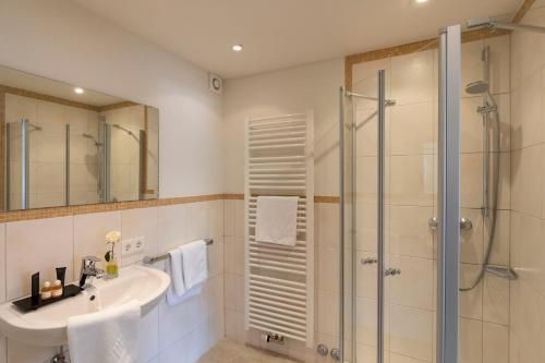 آخر