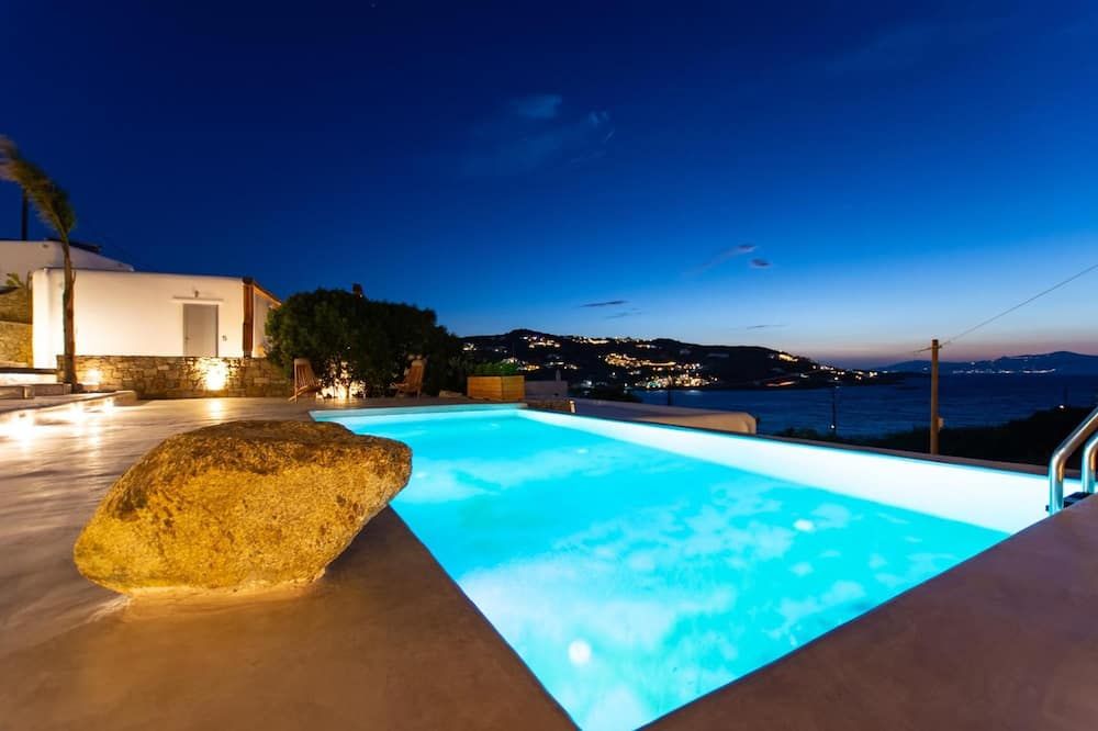 حوض السباحة صورة