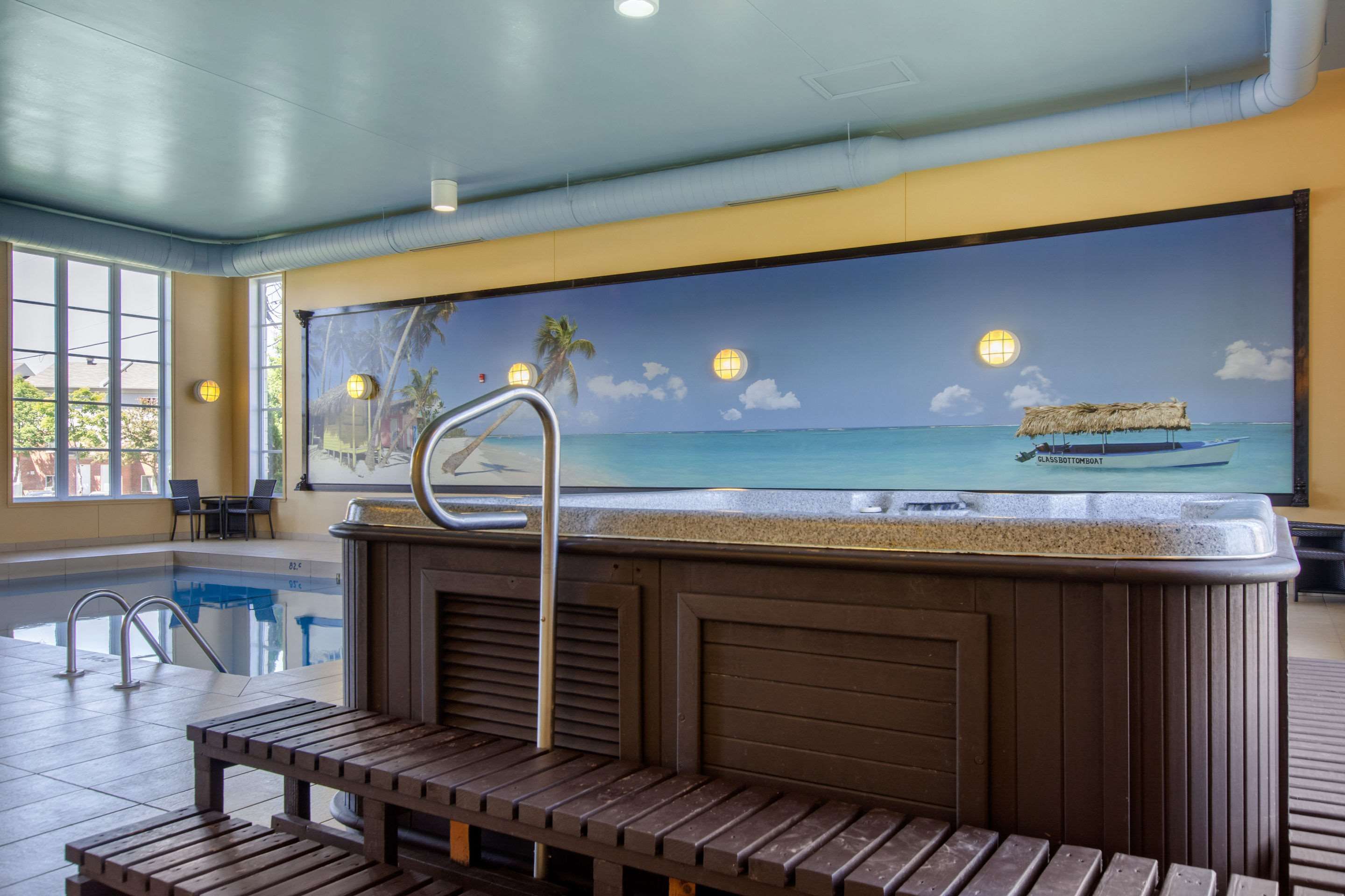 حوض السباحة