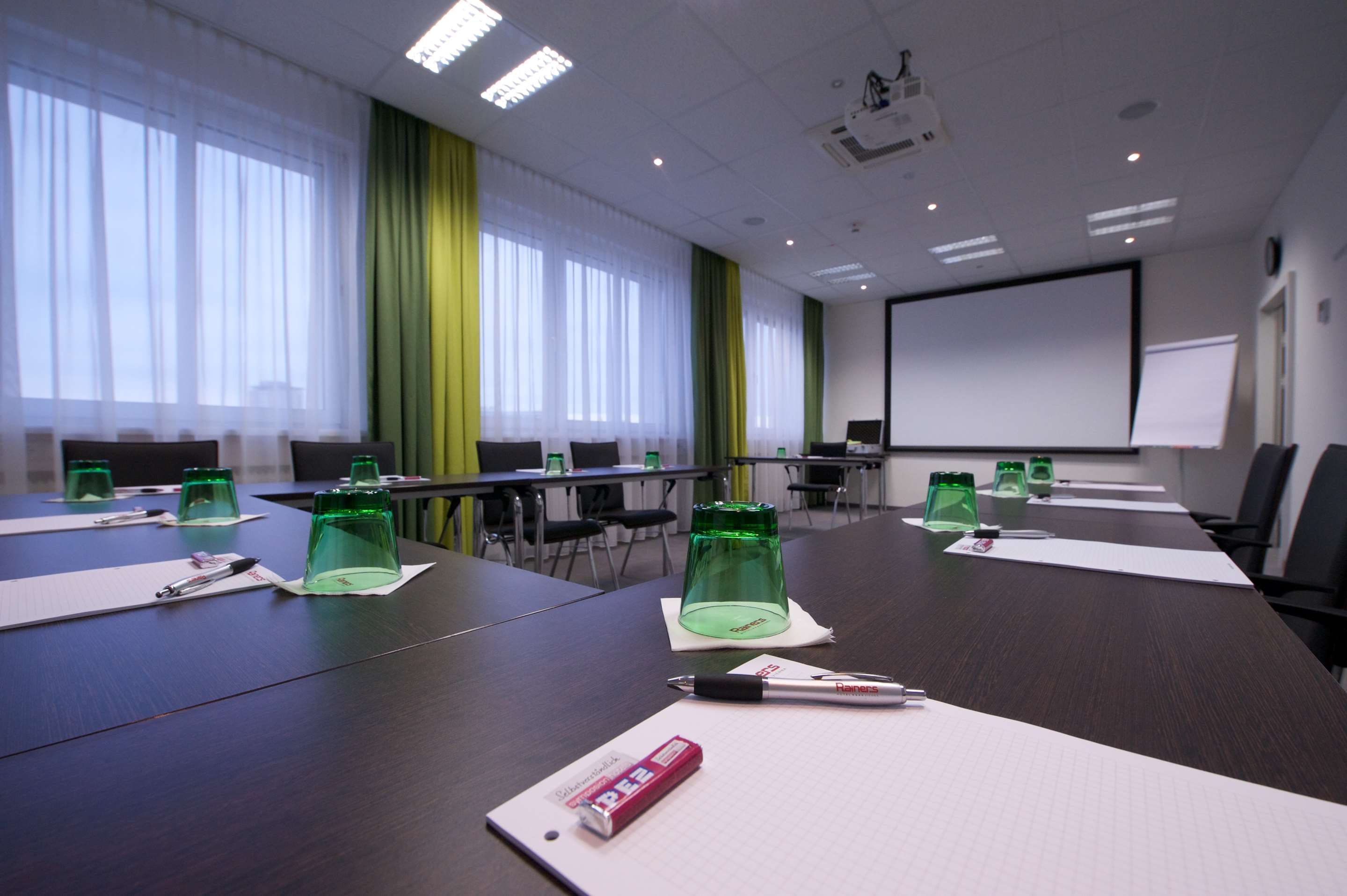 غرفة الاجتماعات