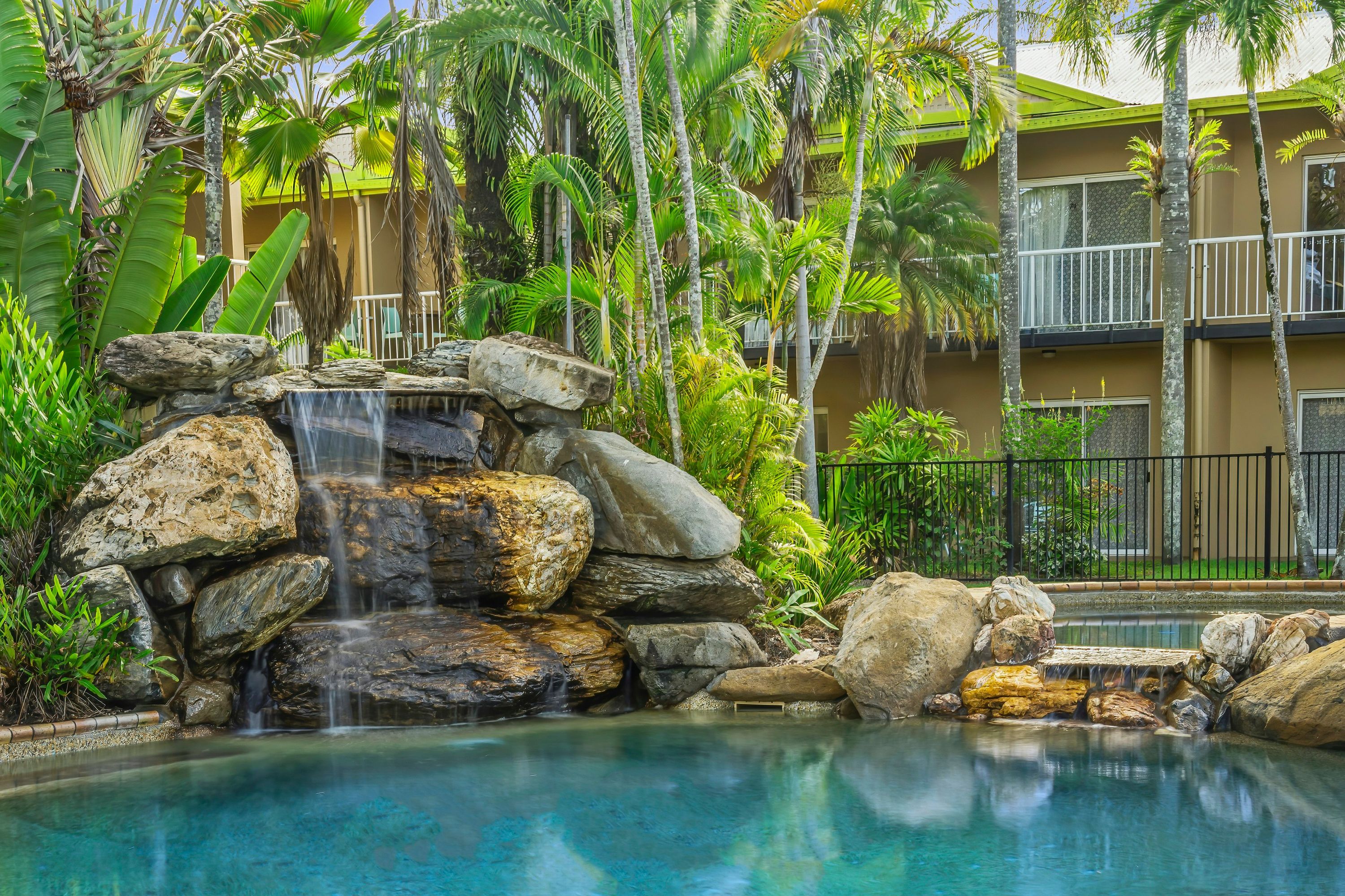 حوض السباحة صورة