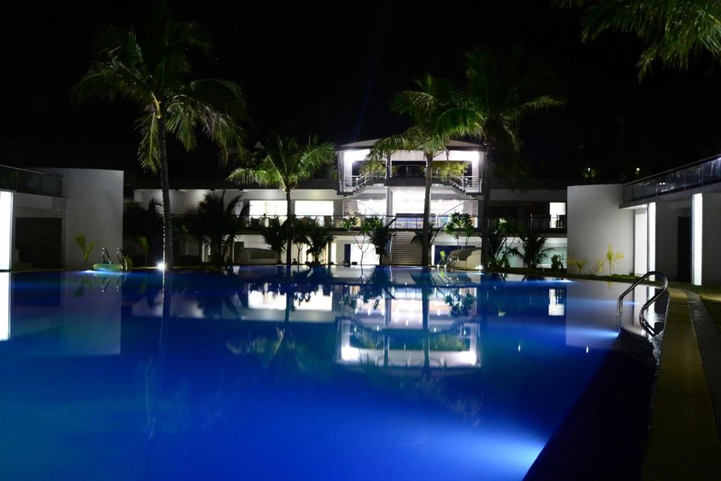 حوض السباحة