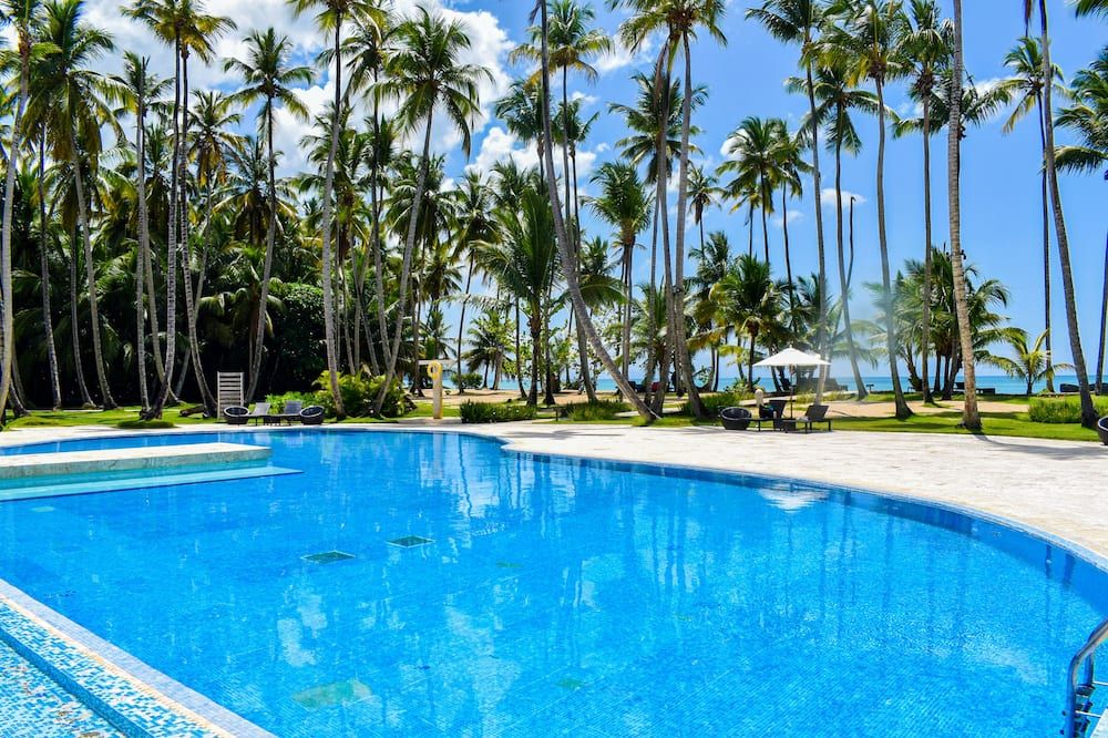 حوض السباحة