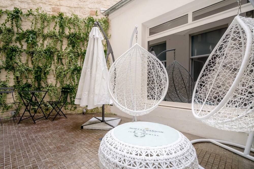 شرفة مرصوفة