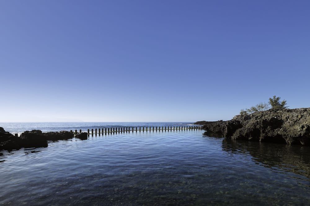 حوض السباحة