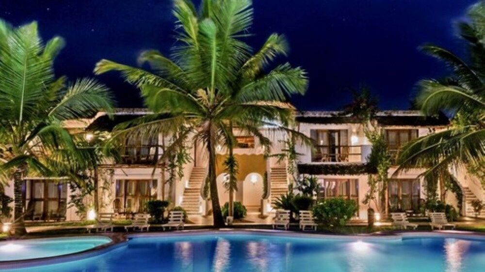 حوض السباحة