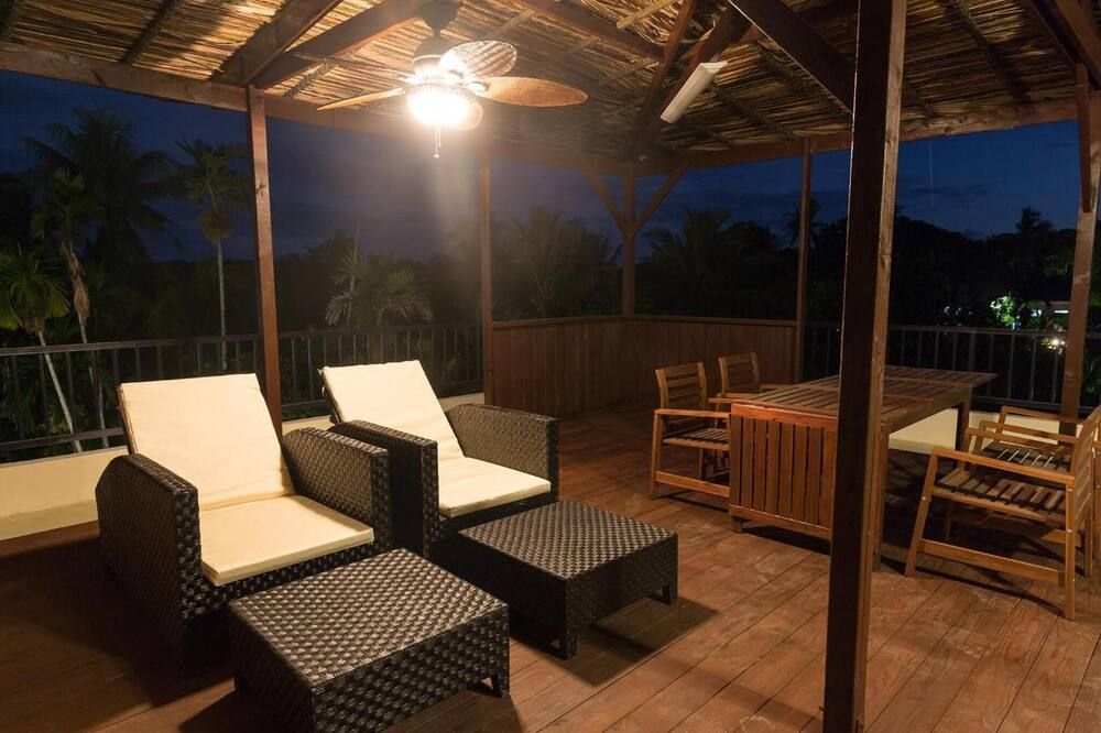 شرفة مرصوفة