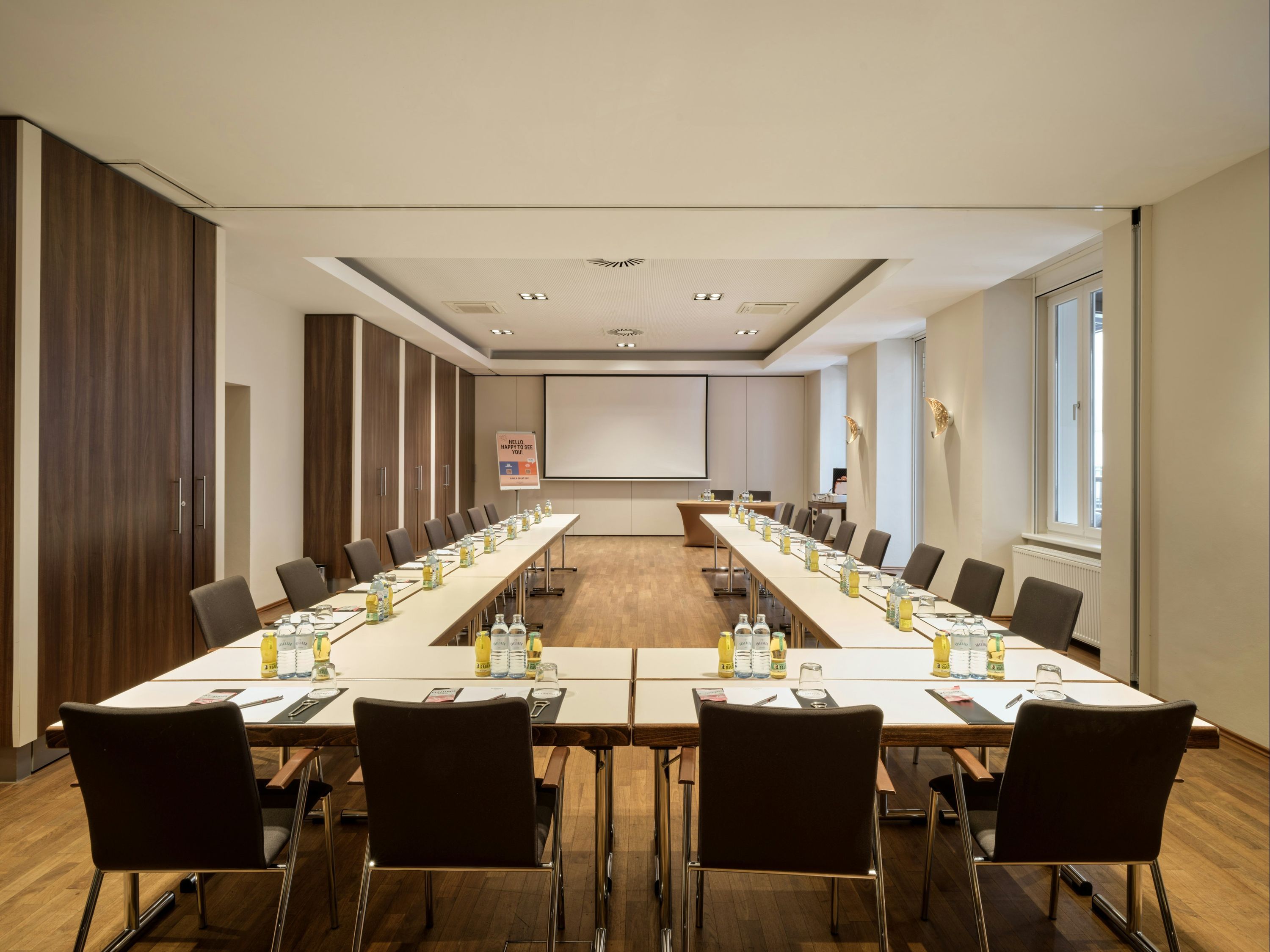 غرفة الاجتماعات