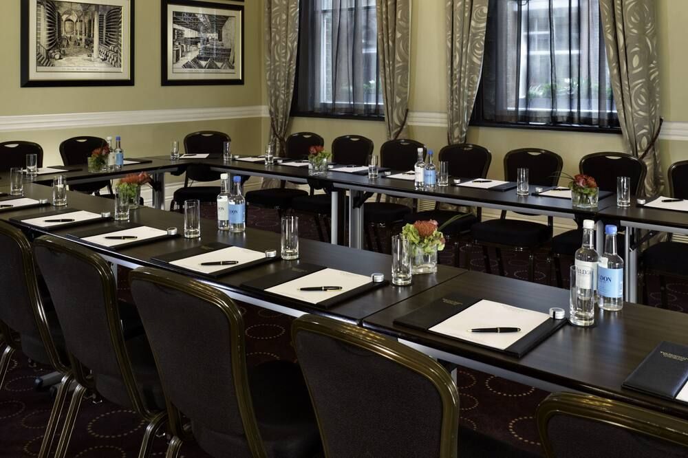 غرفة الاجتماعات