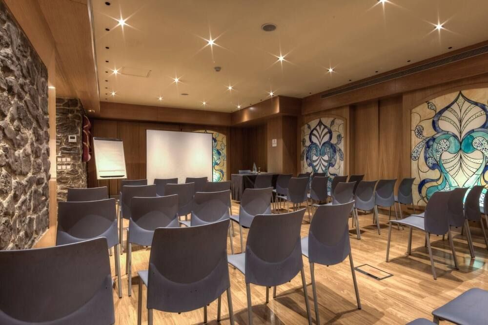 غرفة الاجتماعات