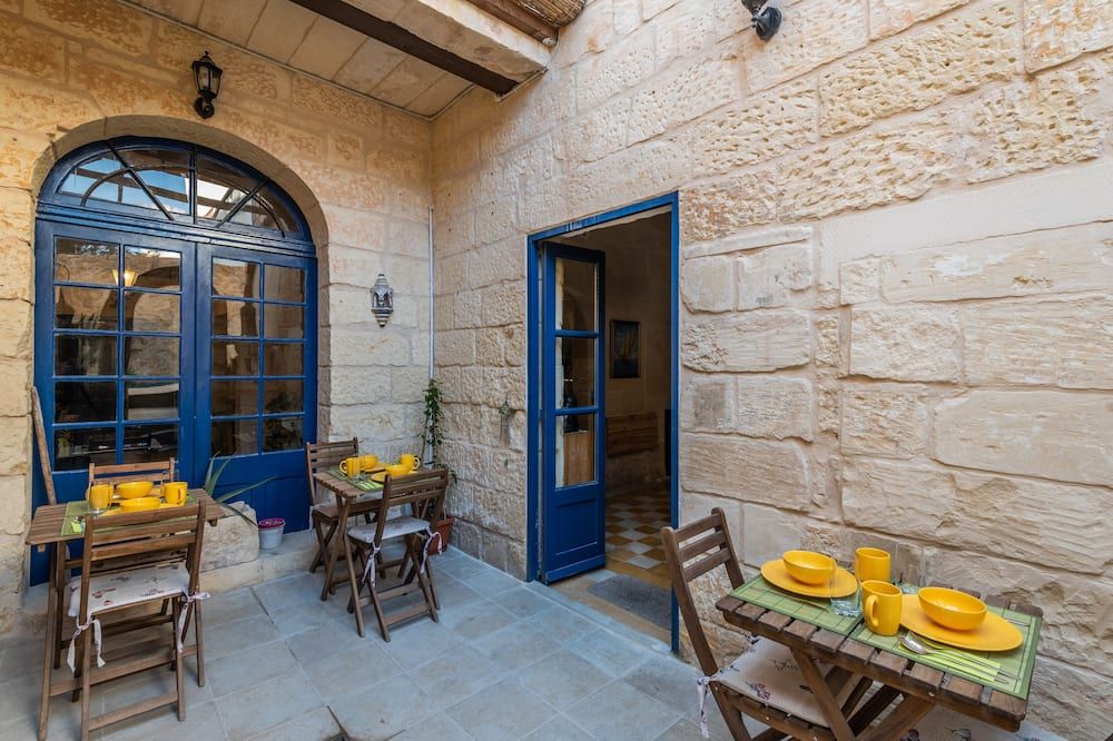 شرفة مرصوفة