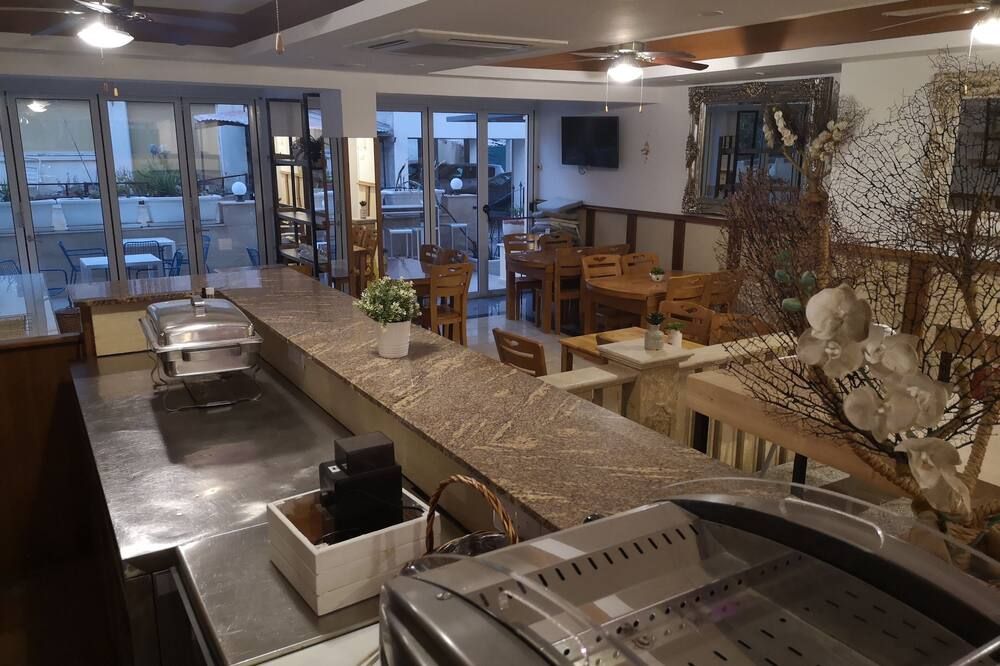 مطعم