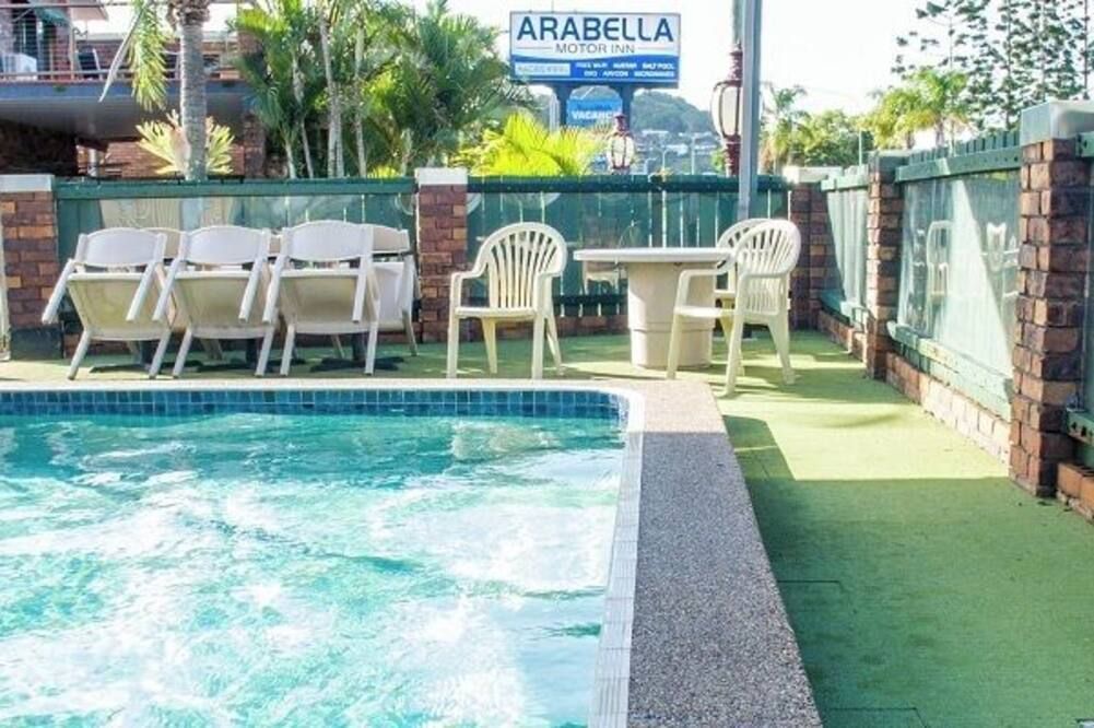 حوض السباحة