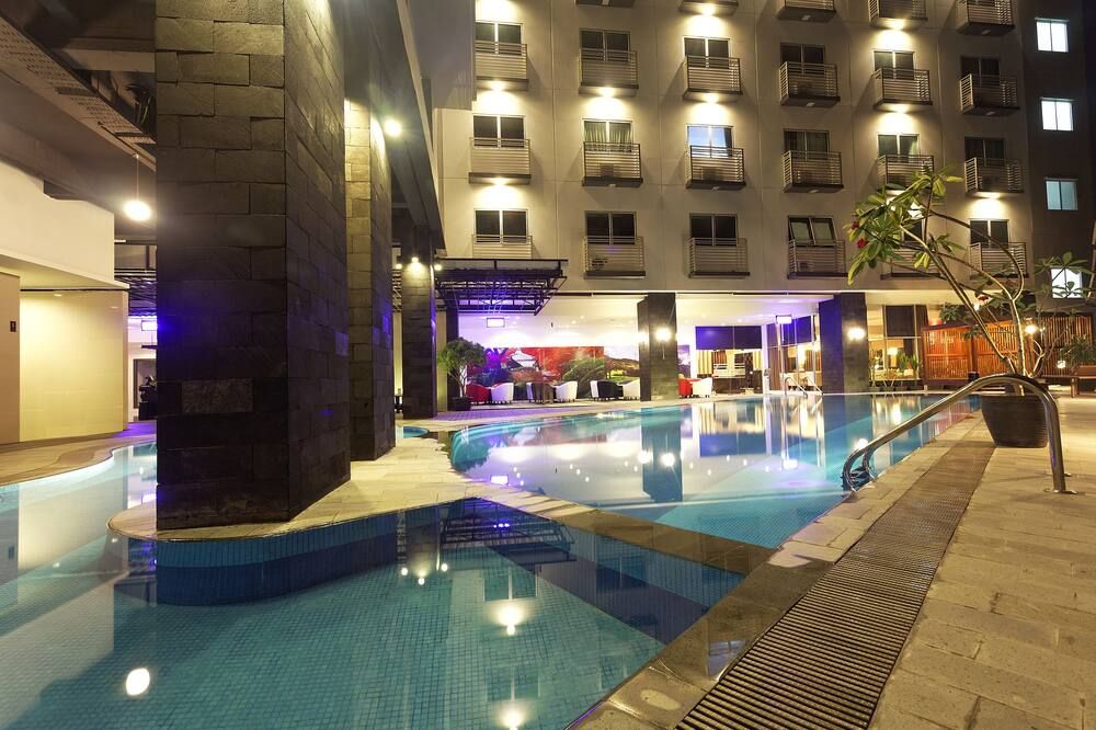 حوض السباحة صورة