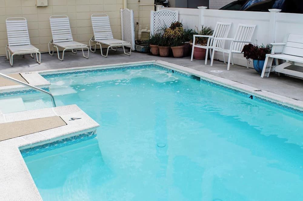 حوض السباحة صورة