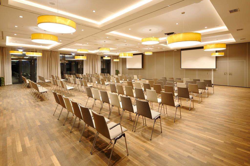 غرفة الاجتماعات