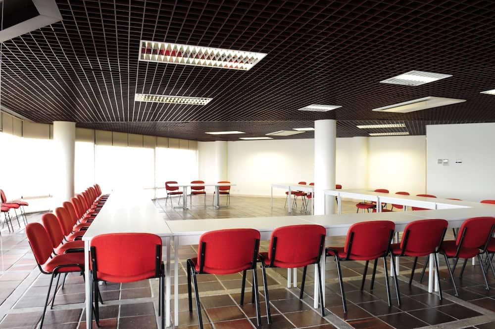 غرفة الاجتماعات