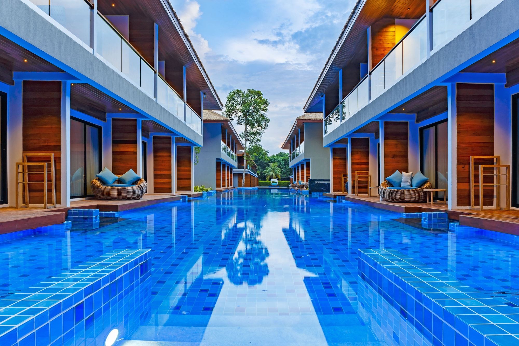 حوض السباحة صورة