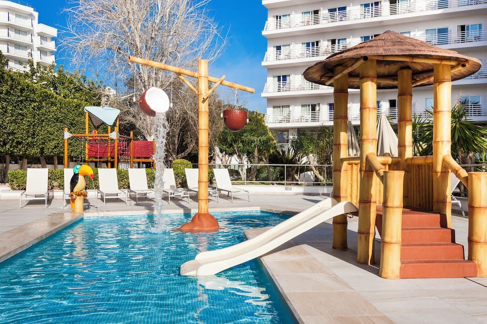 حوض السباحة