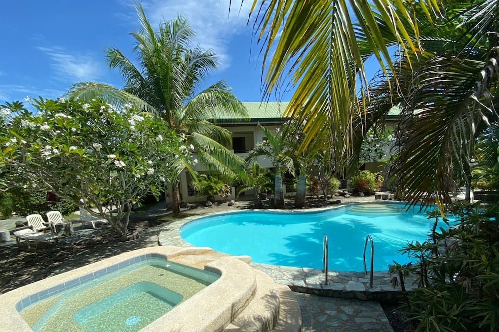 حوض السباحة صورة