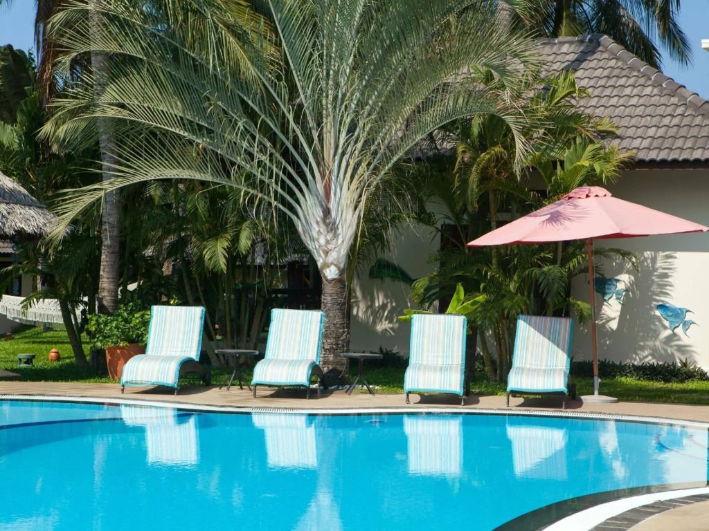 حوض السباحة