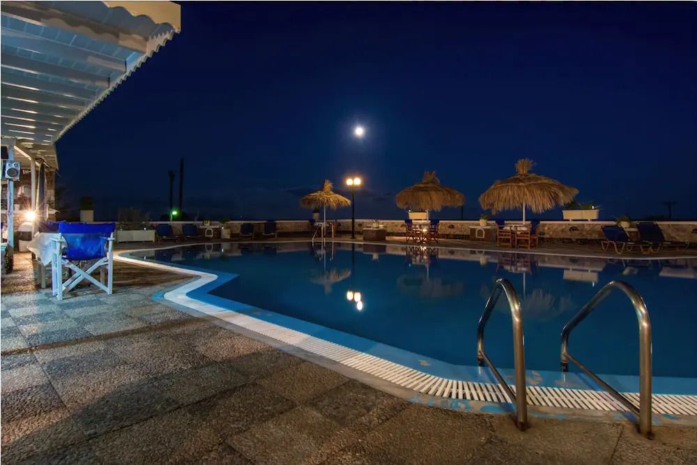 حوض السباحة صورة