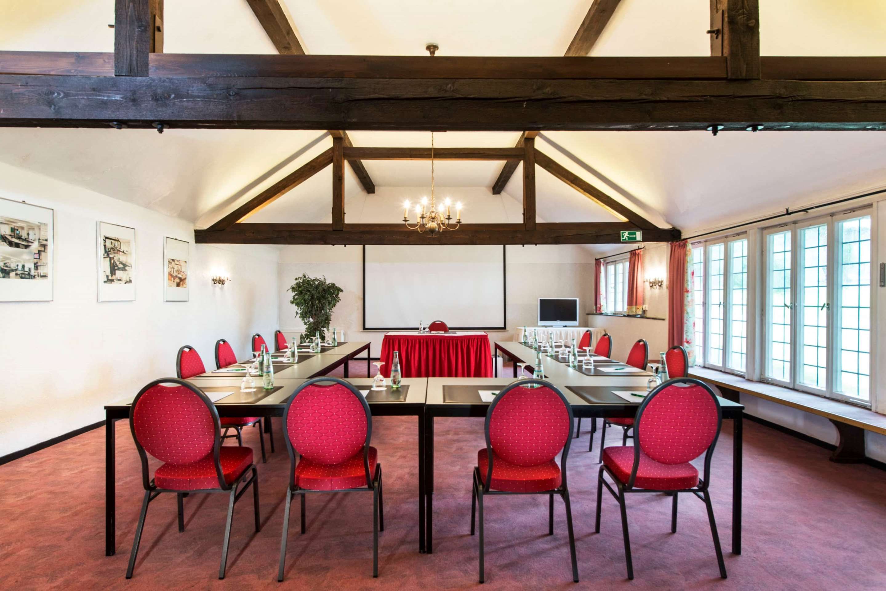 غرفة الاجتماعات