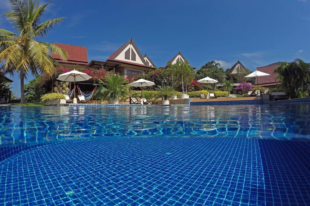 حوض السباحة صورة