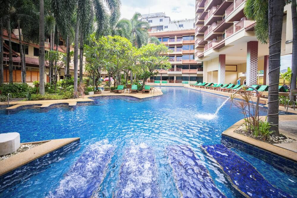 حوض السباحة صورة