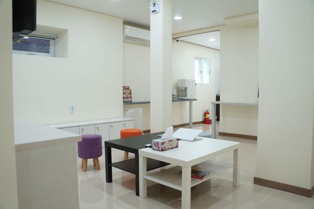 غرفة طعام صورة