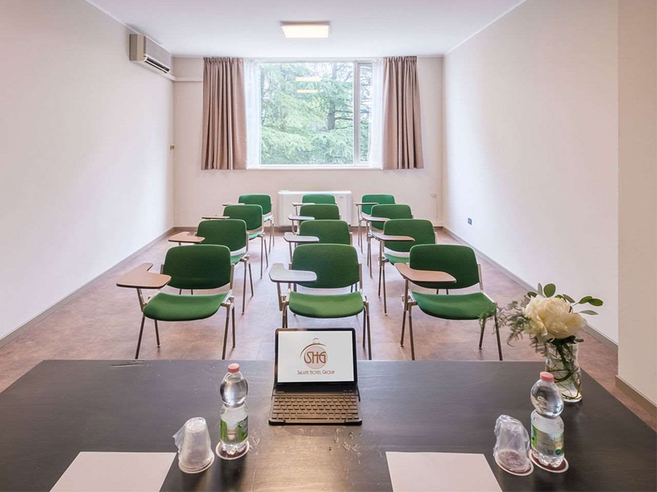 غرفة الاجتماعات